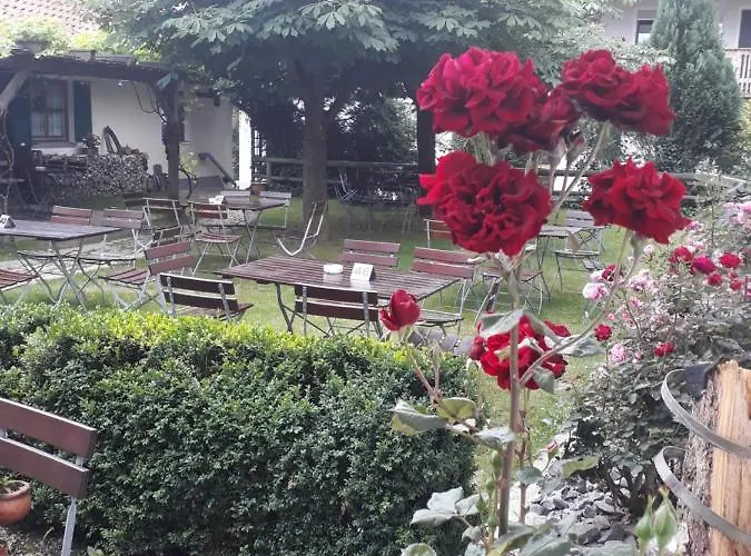 Landgasthof Zum Kirchenwirt 게스트하우스 3*
