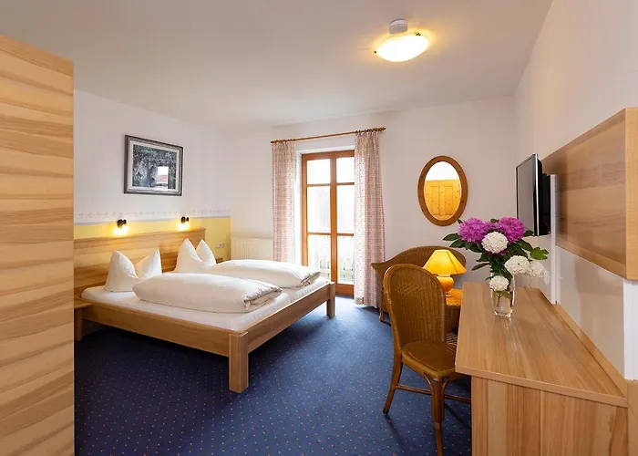 Landgasthof Zum Kirchenwirt 게스트하우스 3*