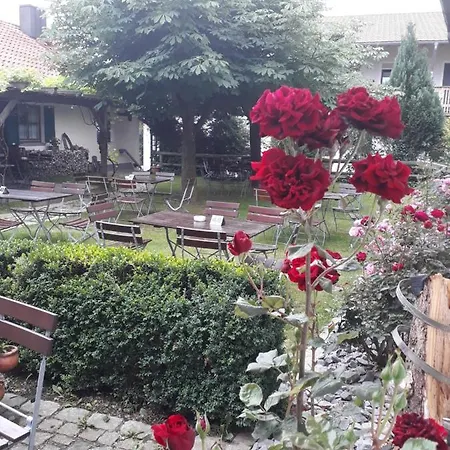 Landgasthof Zum Kirchenwirt 招待所 3*